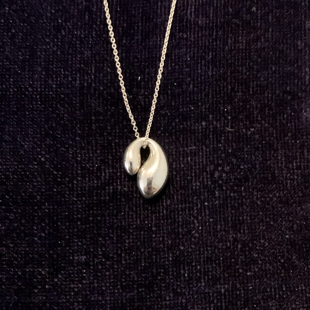 Tiffany & Co. Elsa’s Peretti designed necklace and pendant in Sterling Silver